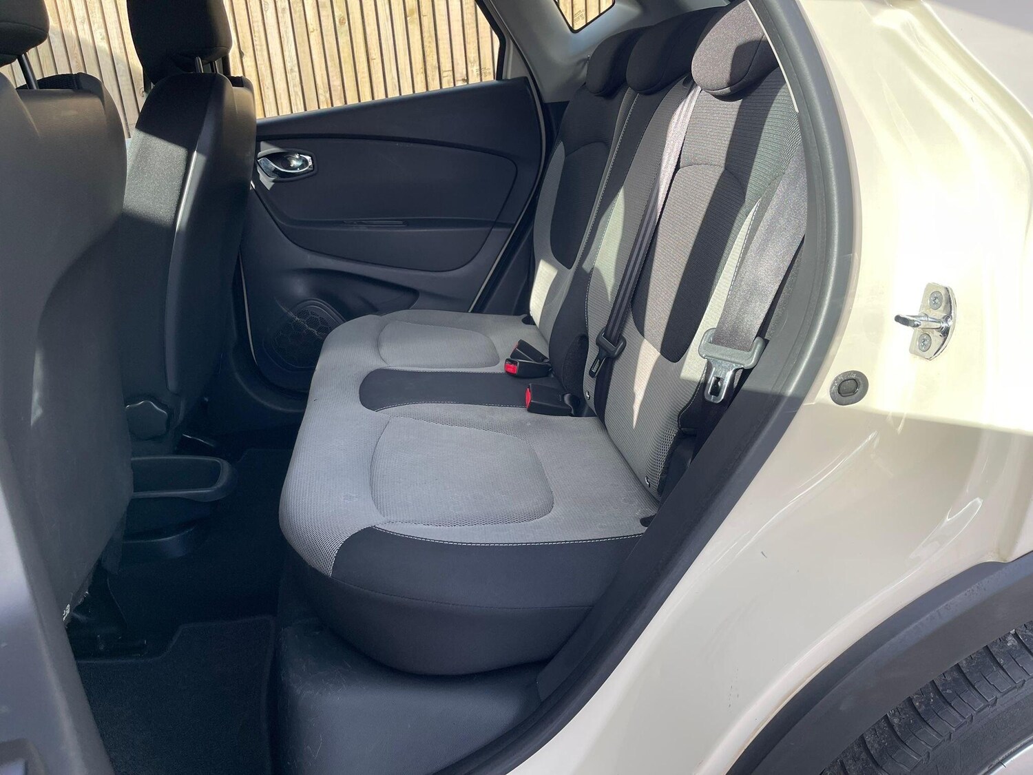 Used Renault Captur 2015 for sale - 77909028: Photo 45