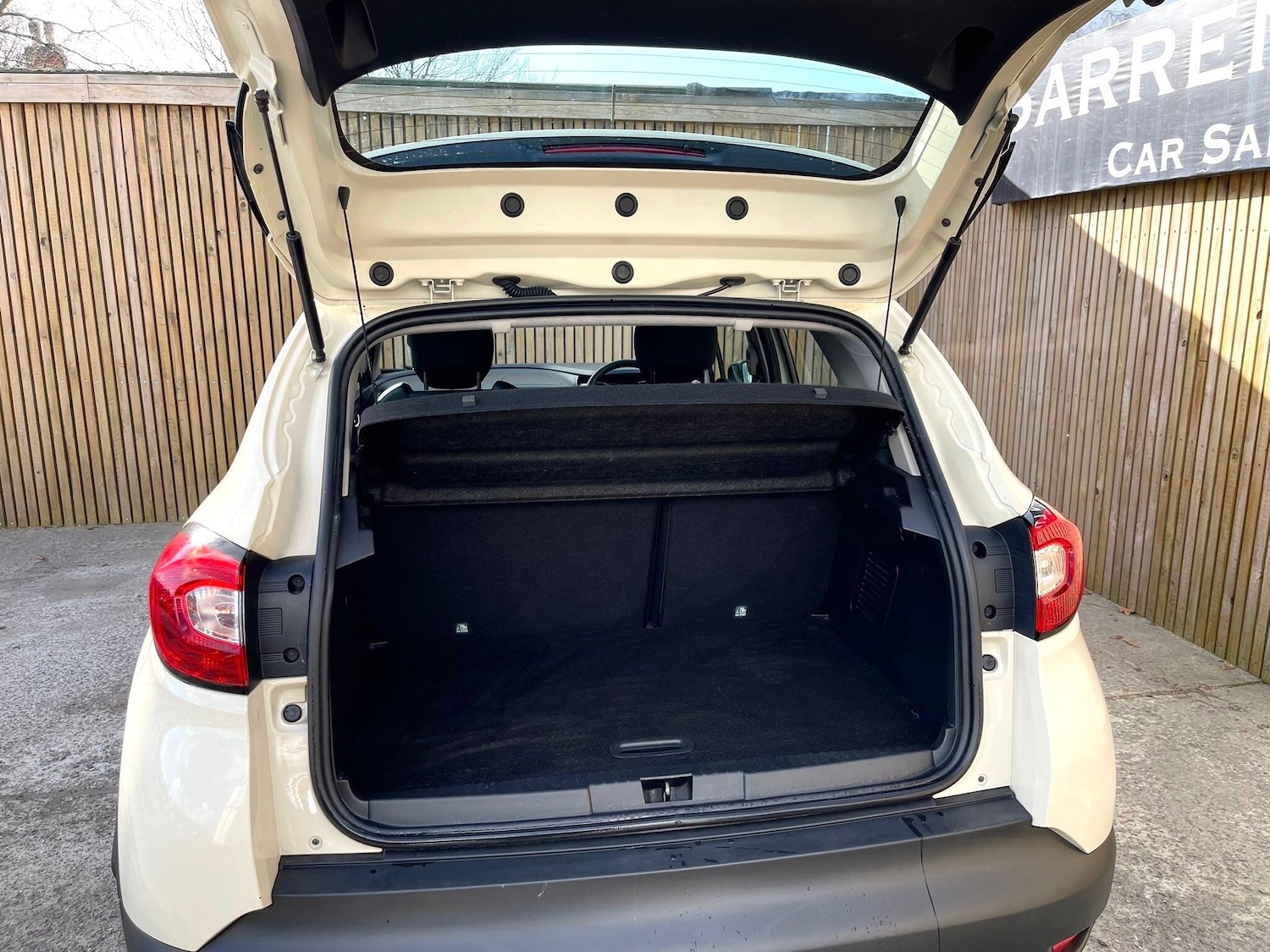 Used Renault Captur 2015 for sale - 77909028: Photo 9