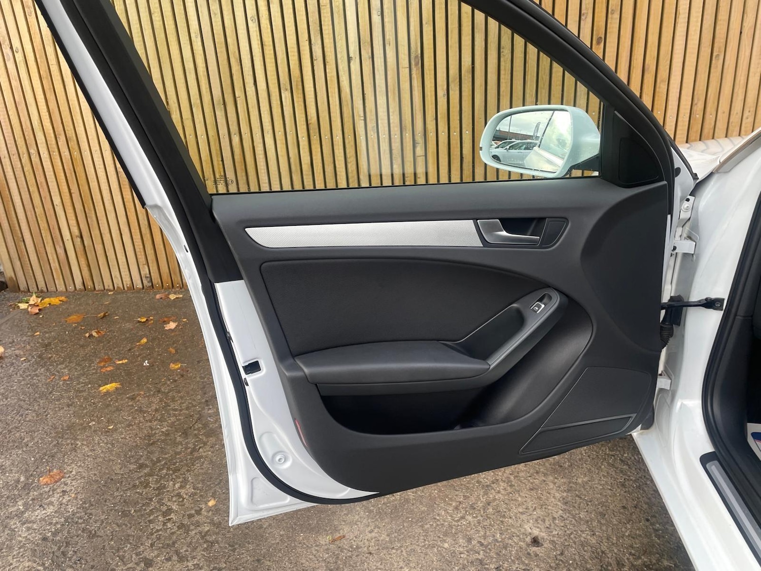 Used Audi A4 2015 for sale - 76409367: Photo 32