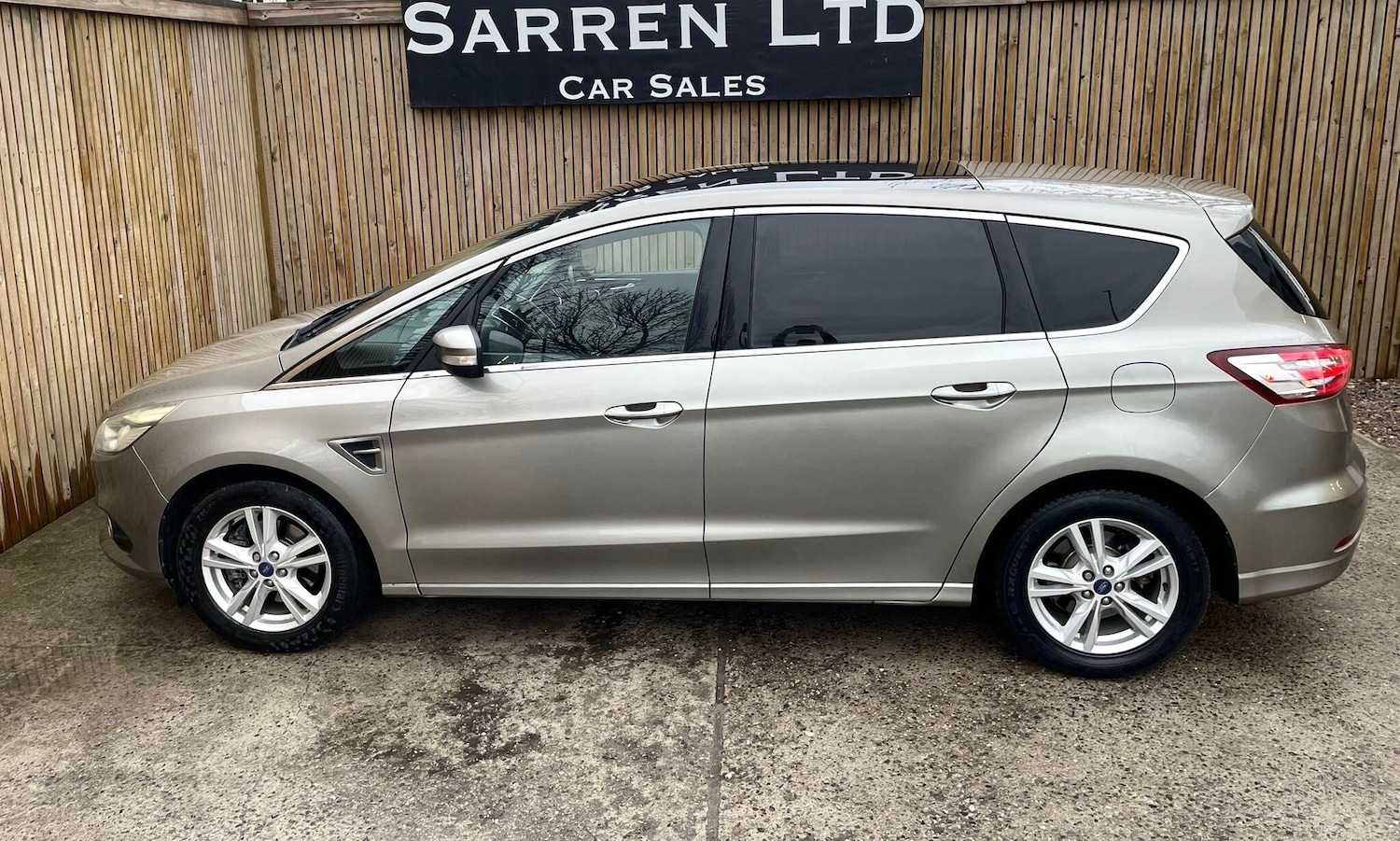 Used Ford S-Max 2016 for sale - 77411359: Photo 4