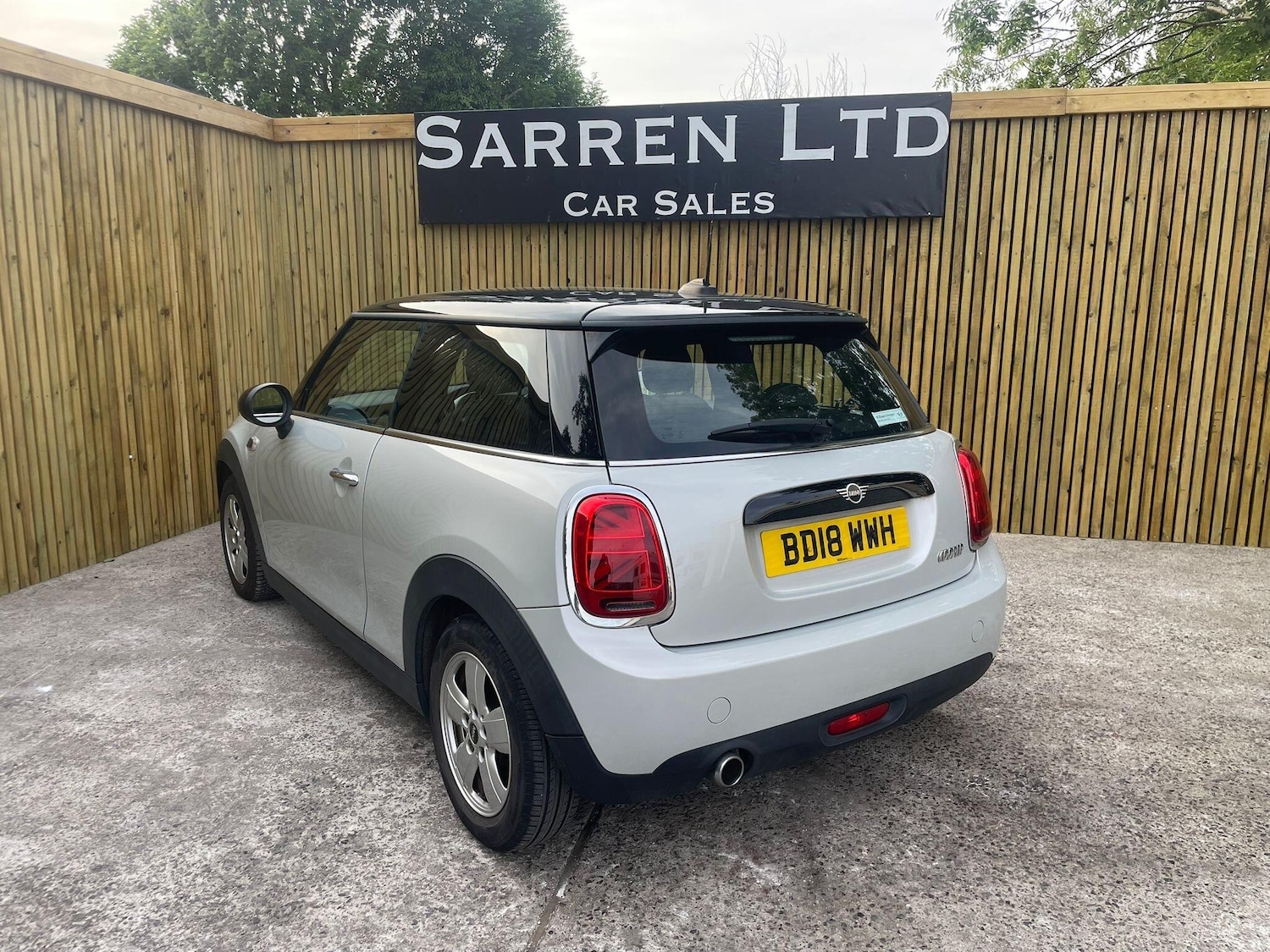 Used MINI Hatch 2018 for sale - 76801637: Photo 2