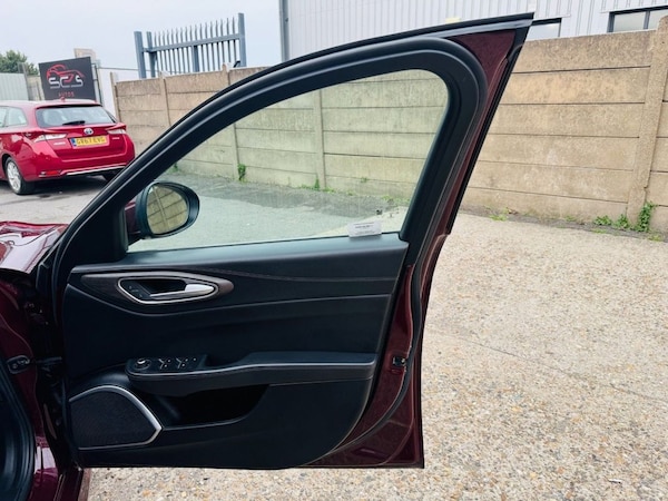 Used Alfa Romeo Giulia 2017 for sale - 76235289: Photo 13
