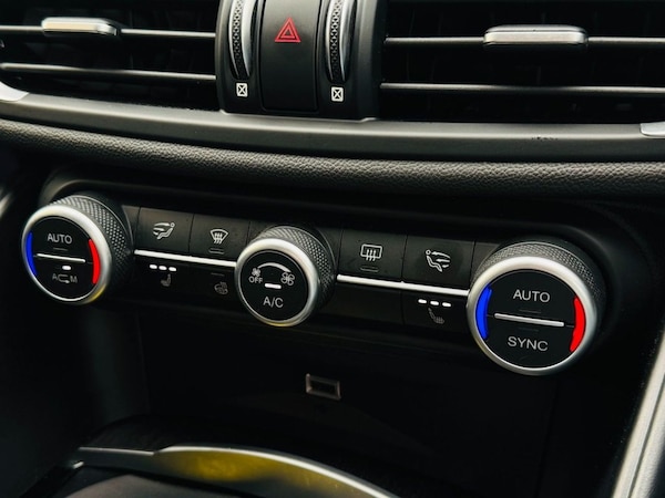 Used Alfa Romeo Giulia 2017 for sale - 76235289: Photo 31