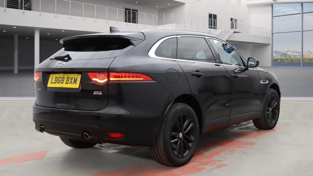 Used Jaguar F-Pace 2019 for sale - 76430065: Photo 4