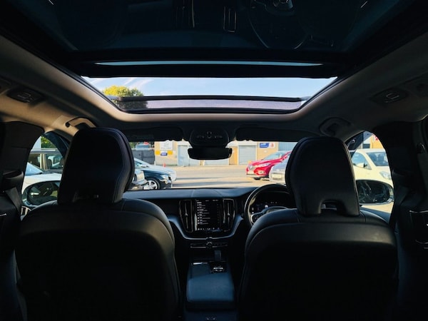 Used Volvo XC60 2021 for sale - 76235347: Photo 2
