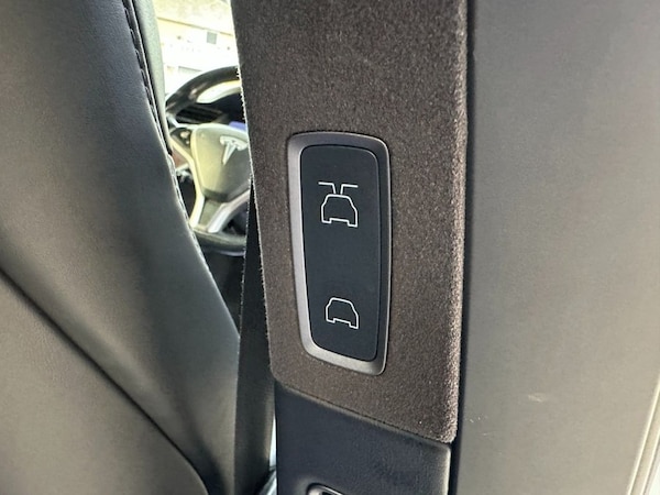 Used Tesla Model X 2020 for sale - 76235459: Photo 13