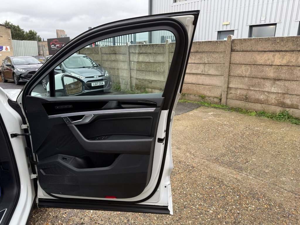 Used Volkswagen Touareg 2019 for sale - 76546629: Photo 14