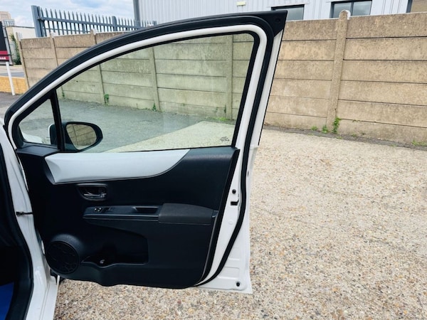 Used Toyota Yaris 2012 for sale - 76235380: Photo 13