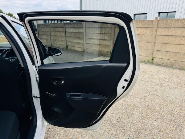 Used Toyota Yaris 2012 for sale - 76235380: Photo 16