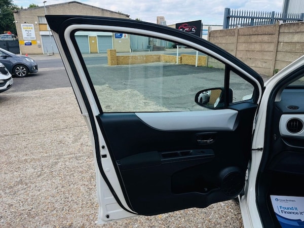 Used Toyota Yaris 2012 for sale - 76235380: Photo 22