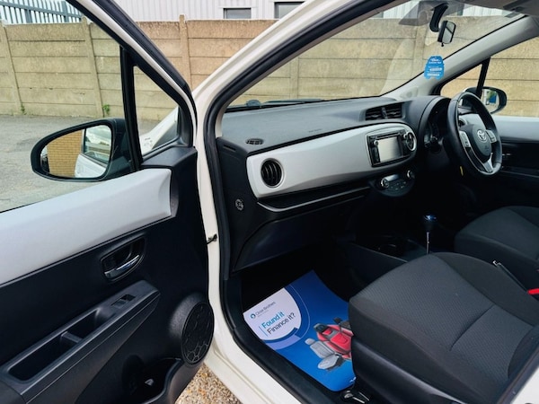 Used Toyota Yaris 2012 for sale - 76235380: Photo 23