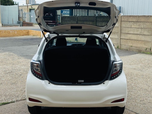 Used Toyota Yaris 2012 for sale - 76235380: Photo 33