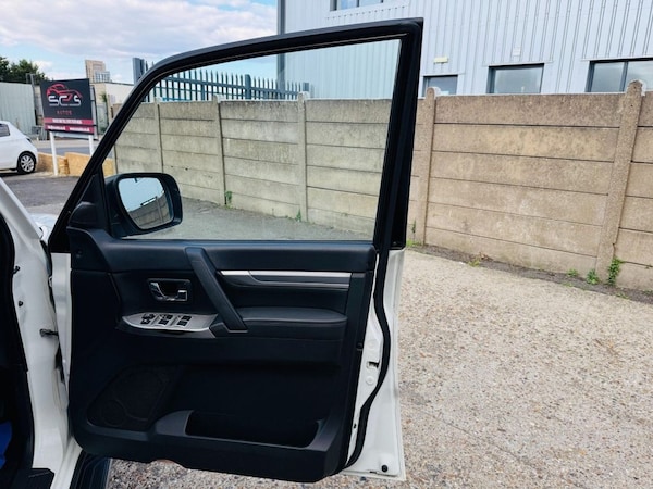 Used Mitsubishi Shogun 2015 for sale - 76235394: Photo 13
