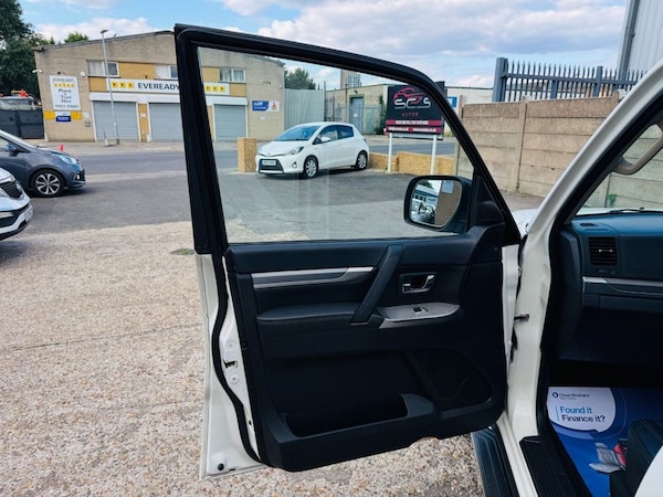 Used Mitsubishi Shogun 2015 for sale - 76235394: Photo 18