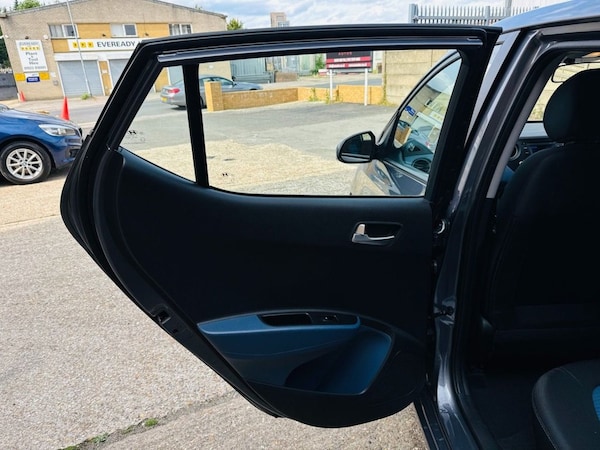Used Hyundai i10 2017 for sale - 76235305: Photo 19