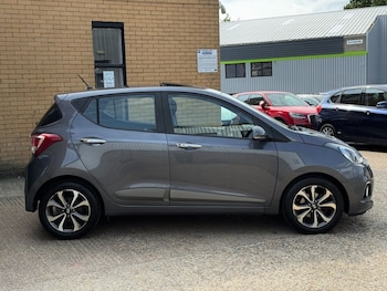 Used Hyundai i10 2017 for sale - 76235305: Photo
