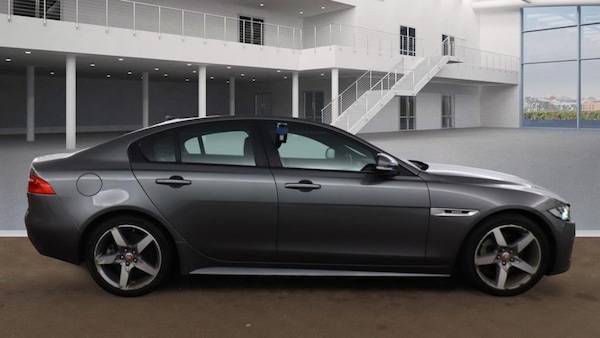 Used Jaguar XE 2016 for sale - 76235878: Photo 2