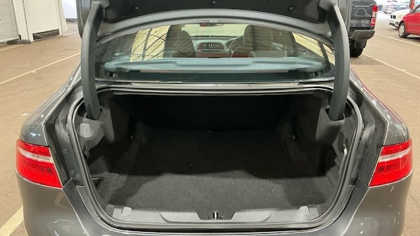 Used Jaguar XE 2016 for sale - 76235878: Photo 4