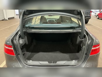 Used Jaguar XE 2016 for sale - 76235878: Photo