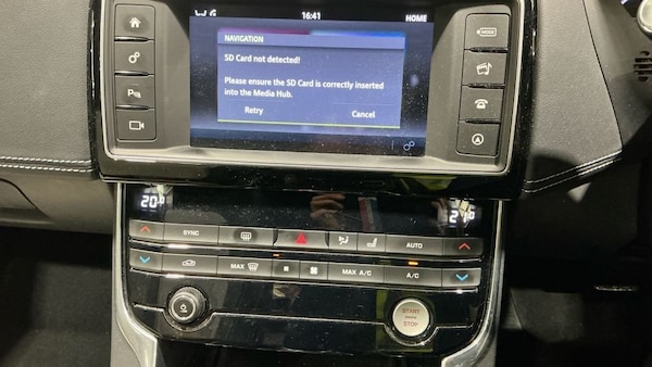 Used Jaguar XE 2016 for sale - 76235878: Photo 8