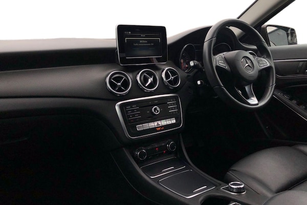 Used Mercedes-Benz GLA 2017 for sale - 75398867: Photo 4