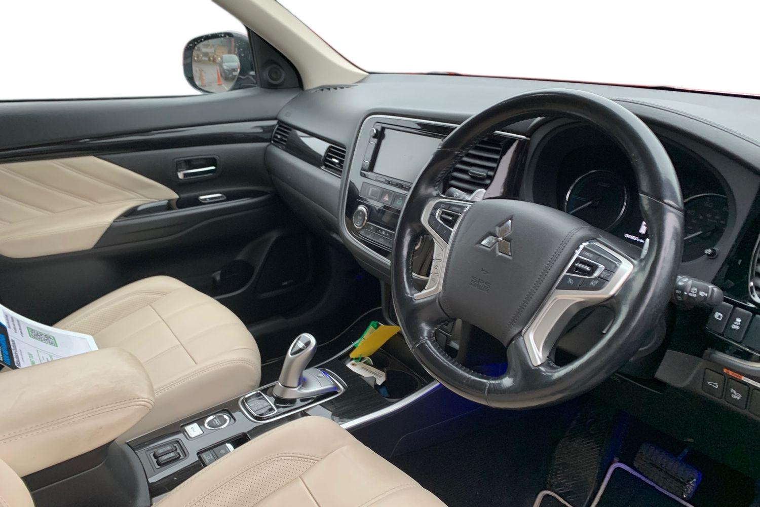 Used Mitsubishi Outlander 2017 for sale - 77135376: Photo 3