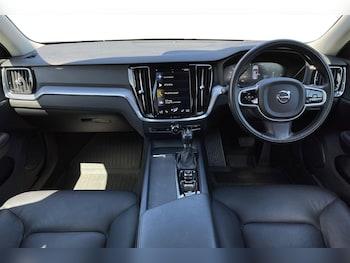 Used Volvo V60 2018 for sale - 79359800: Photo