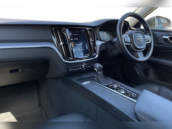 Used Volvo V60 2018 for sale - 79359800: Photo