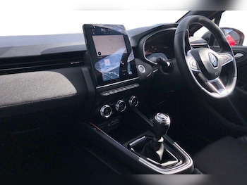 Used Renault Clio 2024 for sale - 78477479: Photo