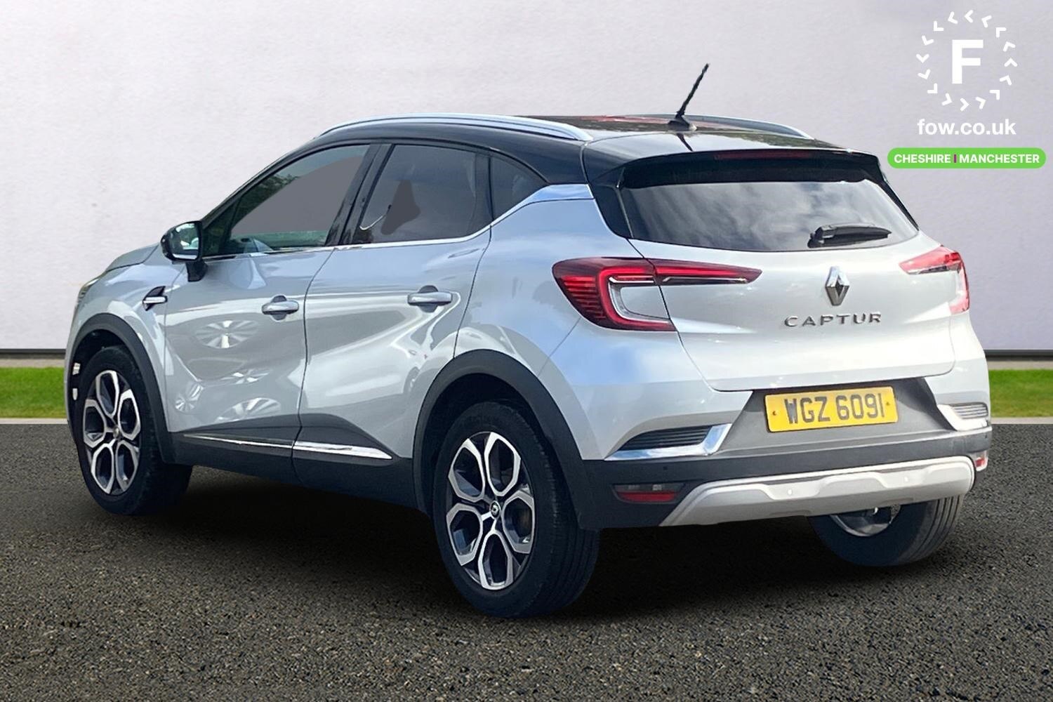 2022 Renault Captur 1.3 TCE 140 SE Edition 5dr Hatchback Petrol Manual - Picture 2 of 10