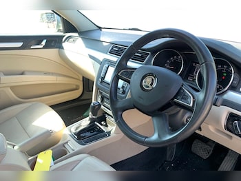 Used Skoda Superb 2015 for sale - 78352320: Photo