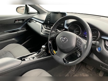 Used Toyota C-HR 2021 for sale - 77680054: Photo