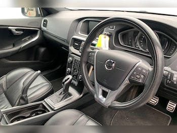 Used Volvo V40 2018 for sale - 78168507: Photo