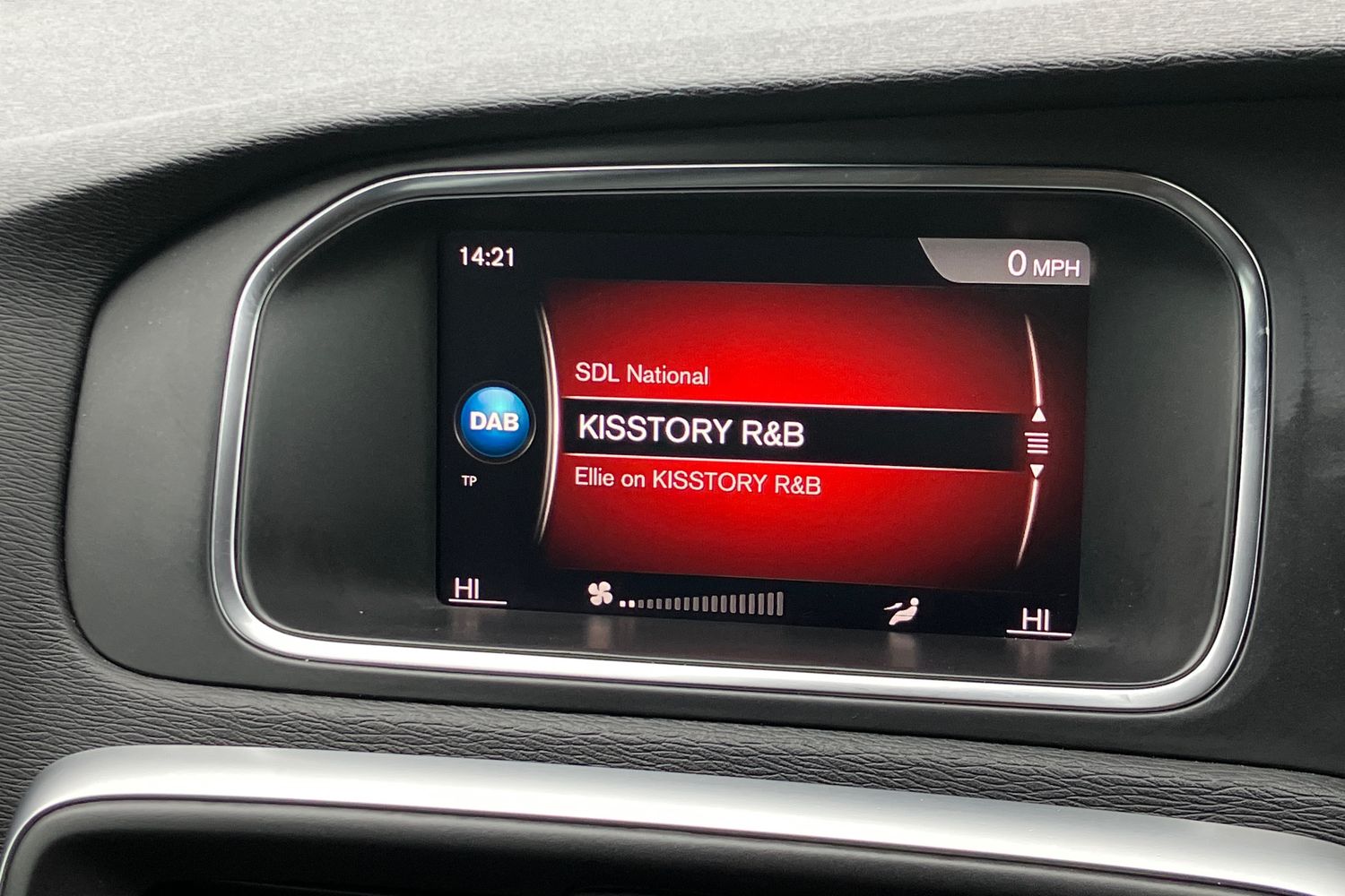 Used Volvo V40 2018 for sale - 78168507: Photo 6