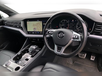 Used Volkswagen Touareg 2018 for sale - 77989667: Photo