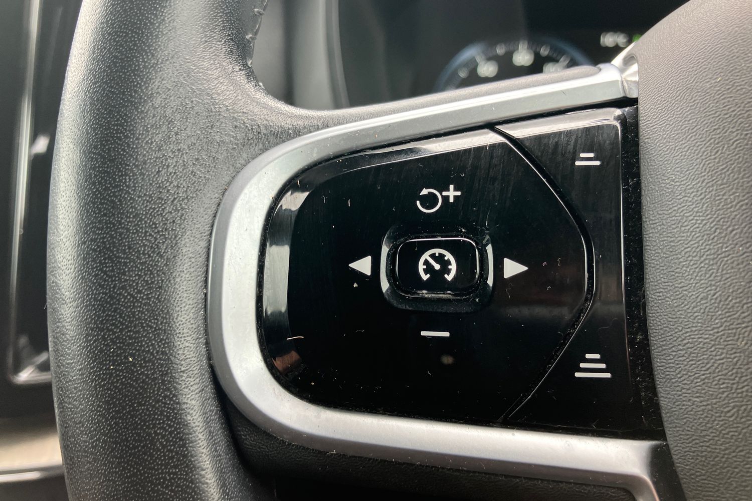 Used Volvo XC60 2018 for sale - 77341021: Photo 17