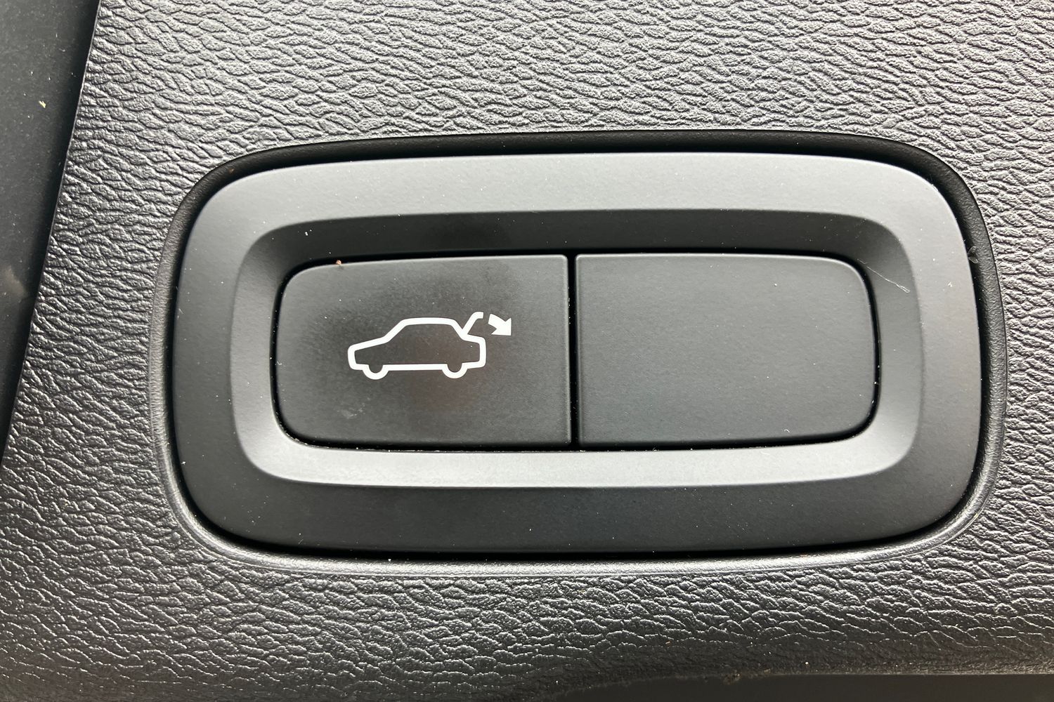 Used Volvo XC60 2018 for sale - 77341021: Photo 24