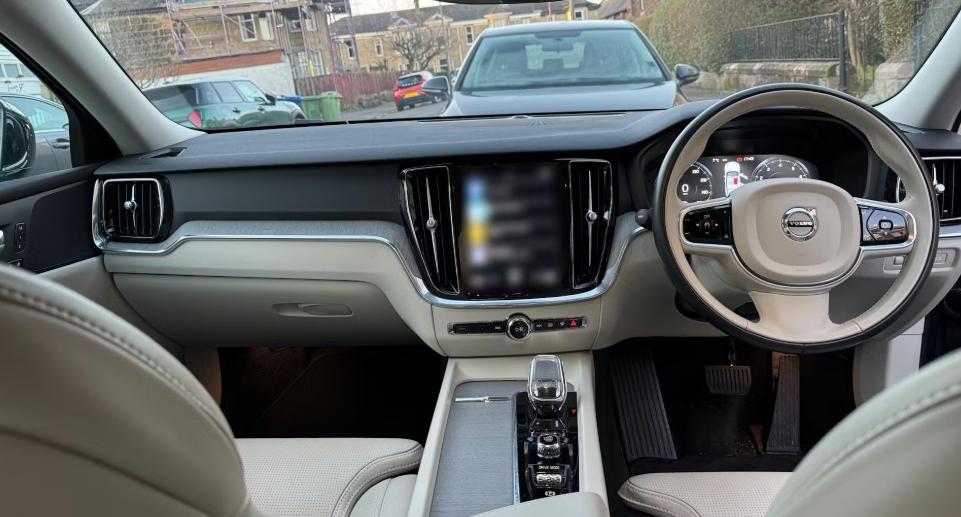 Used Volvo V60 2021 for sale - 77878919: Photo 3