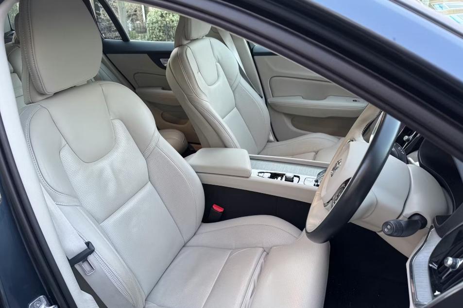 Used Volvo V60 2021 for sale - 77878919: Photo 5