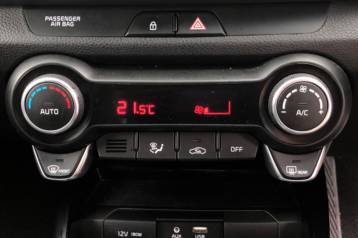 Used Kia Stonic 2018 for sale - 76617078: Photo 12