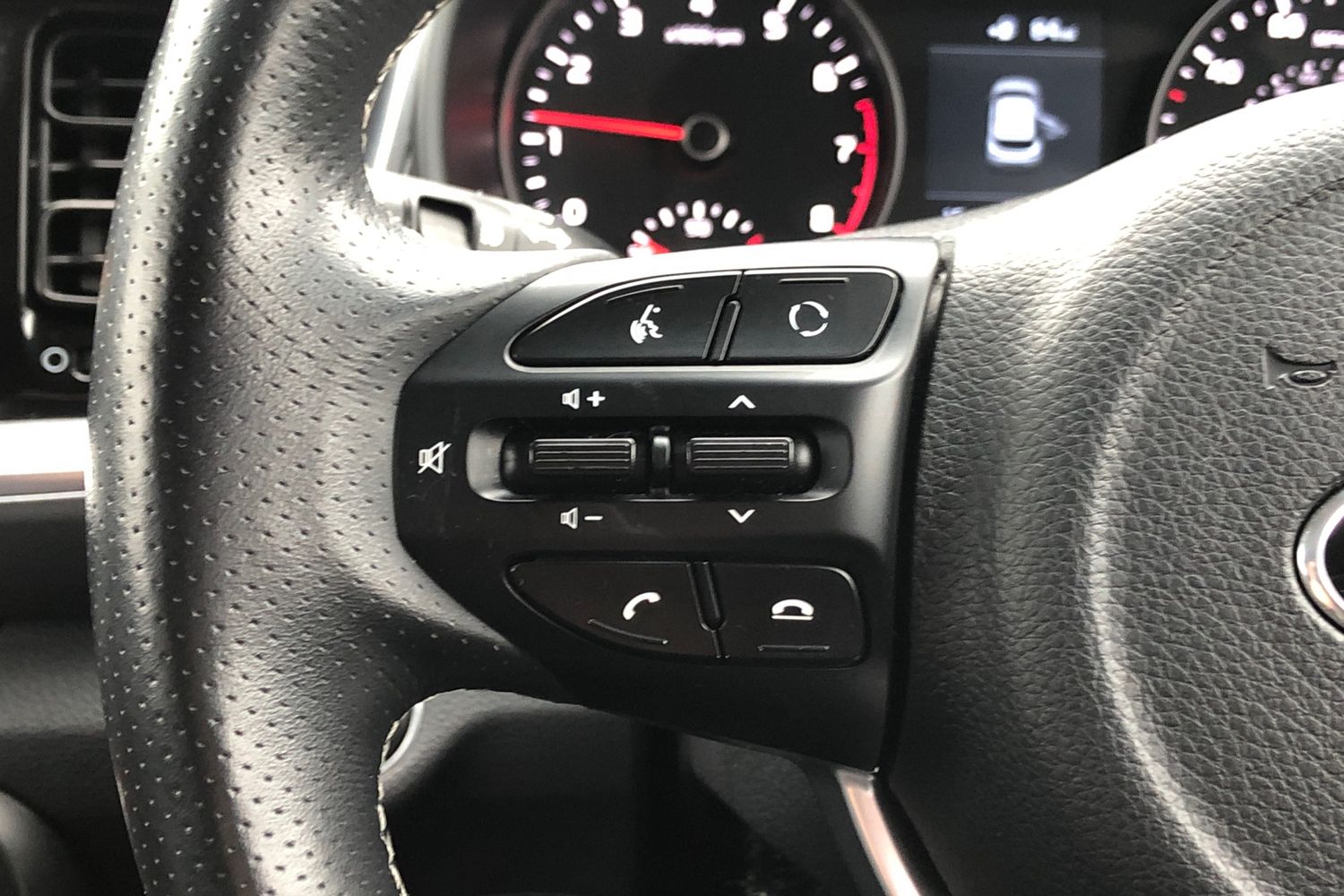 Used Kia Stonic 2018 for sale - 76617078: Photo 6