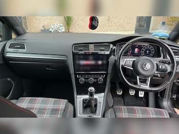 Used Volkswagen Golf 2018 for sale - 77686956: Photo