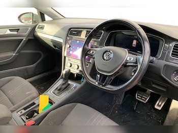 Used Volkswagen Golf 2020 for sale - 76588024: Photo