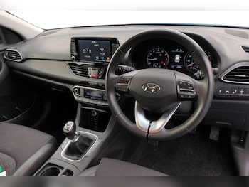 Used Hyundai i30 2017 for sale - 77805278: Photo