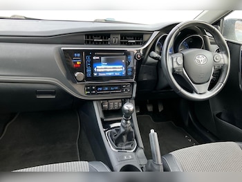 Used Toyota Auris 2017 for sale - 77527525: Photo