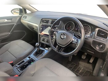 Used Volkswagen Golf 2018 for sale - 76385524: Photo