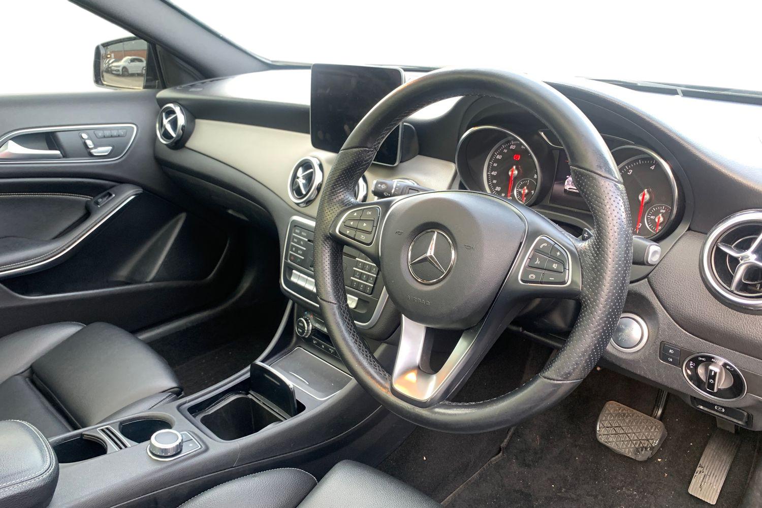 Used Mercedes-Benz GLA 2018 for sale - 76435876: Photo 3