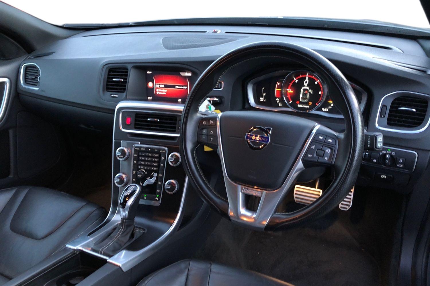 Used Volvo V60 2017 for sale - 76782948: Photo 3