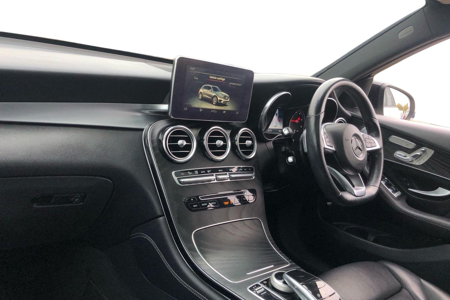Used Mercedes-Benz GLC 2019 for sale - 76357678: Photo 4