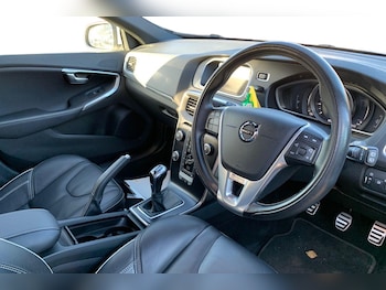 Used Volvo V40 2019 for sale - 76774549: Photo